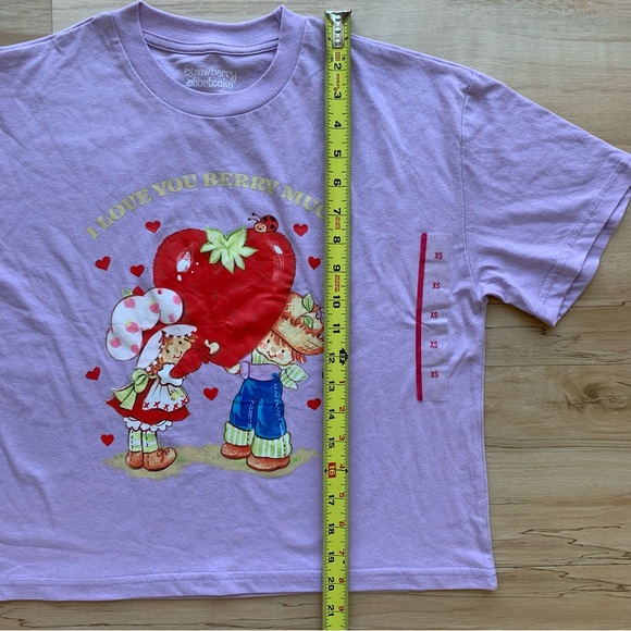 Strawberry Shortcake Cropped Tee Shirt XS Love You Berry Much Hearts NWT - Picture 6 of 6
